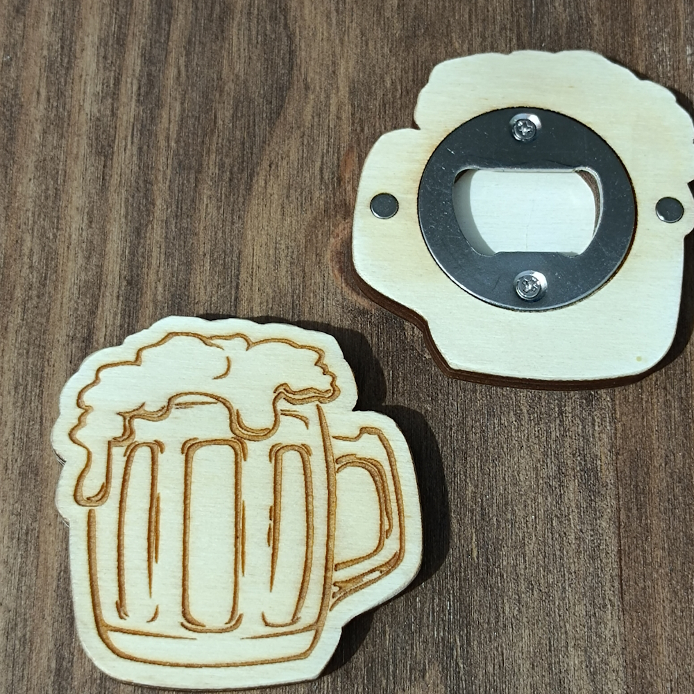 Decapsuleur magnétique en bois en forme de chope de bière, à personnaliser