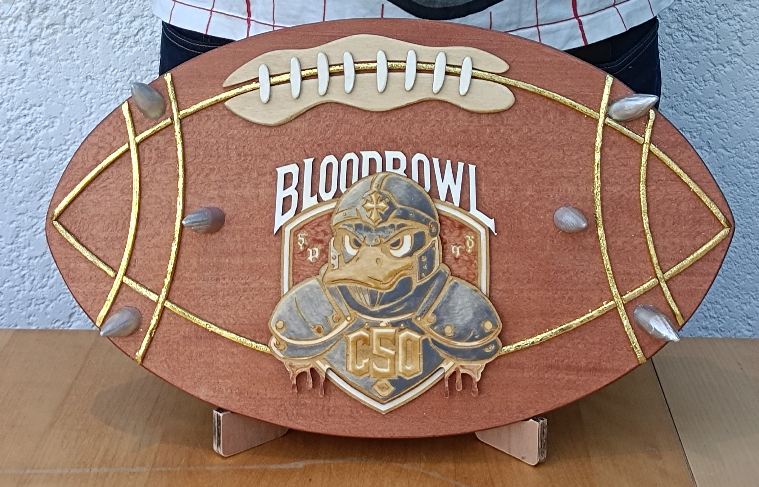 Trophée-bouclier réalisé pour la 1ere édition du CSO de Blood Bowl en octobre 2024