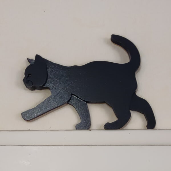 Bébé chat noir gauche